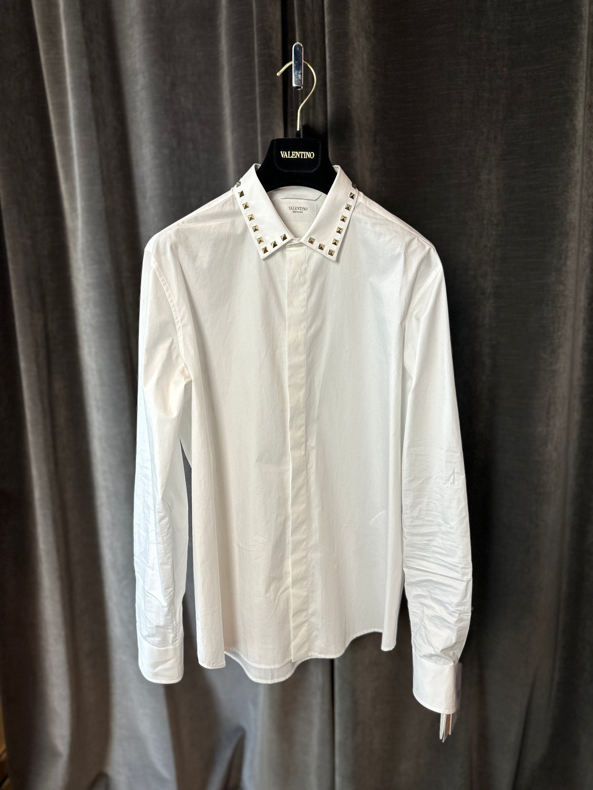 VALENTINO LONG SLEEVE COTTON SHIRT W/ BLACK UNTITLED STUDS ON COLLAR